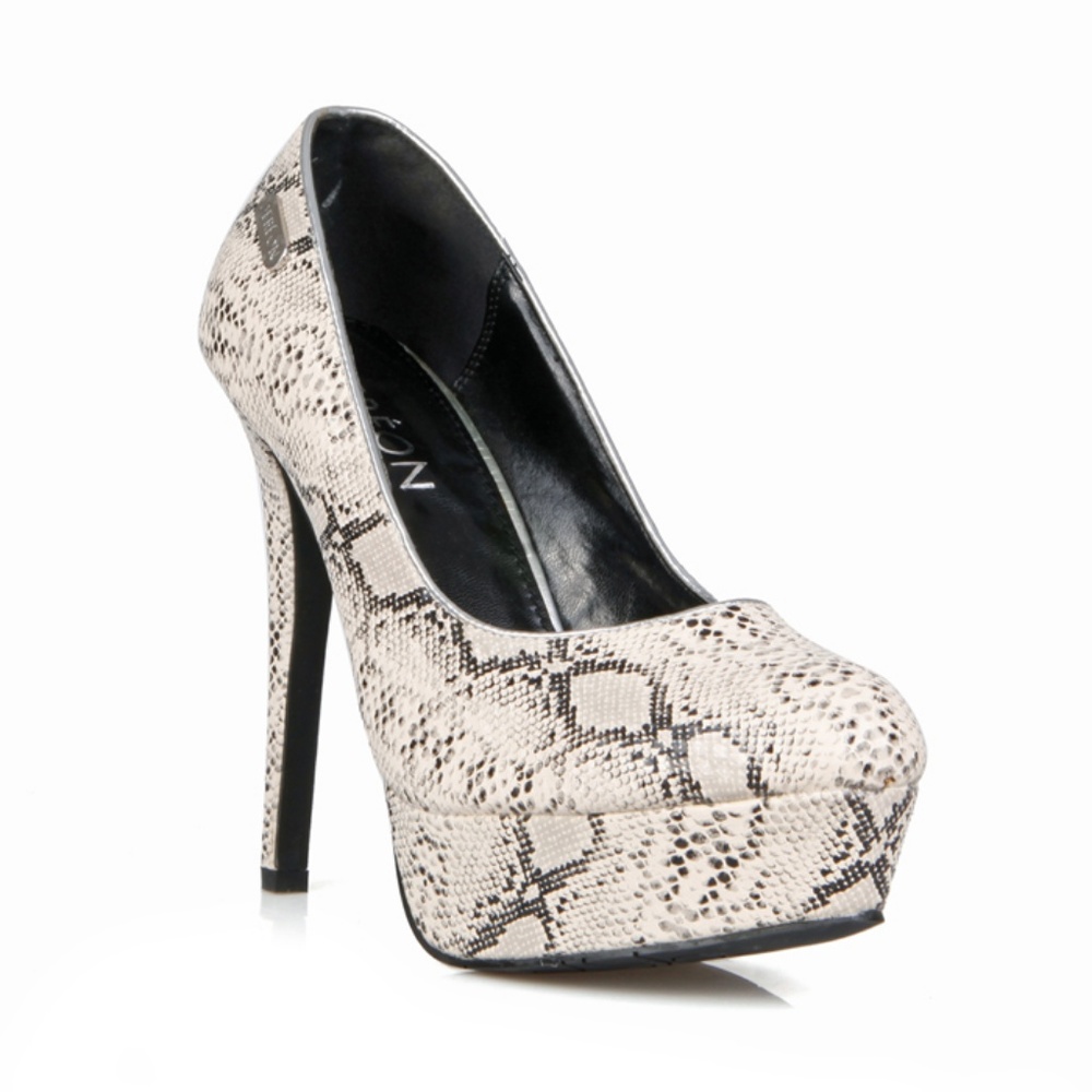 Dereon Sasho High Heel Pump
